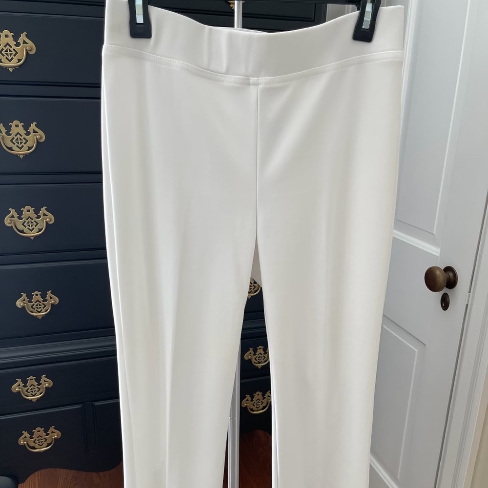 M18 - Joseph Ribkoff White knit pull on dress capri
